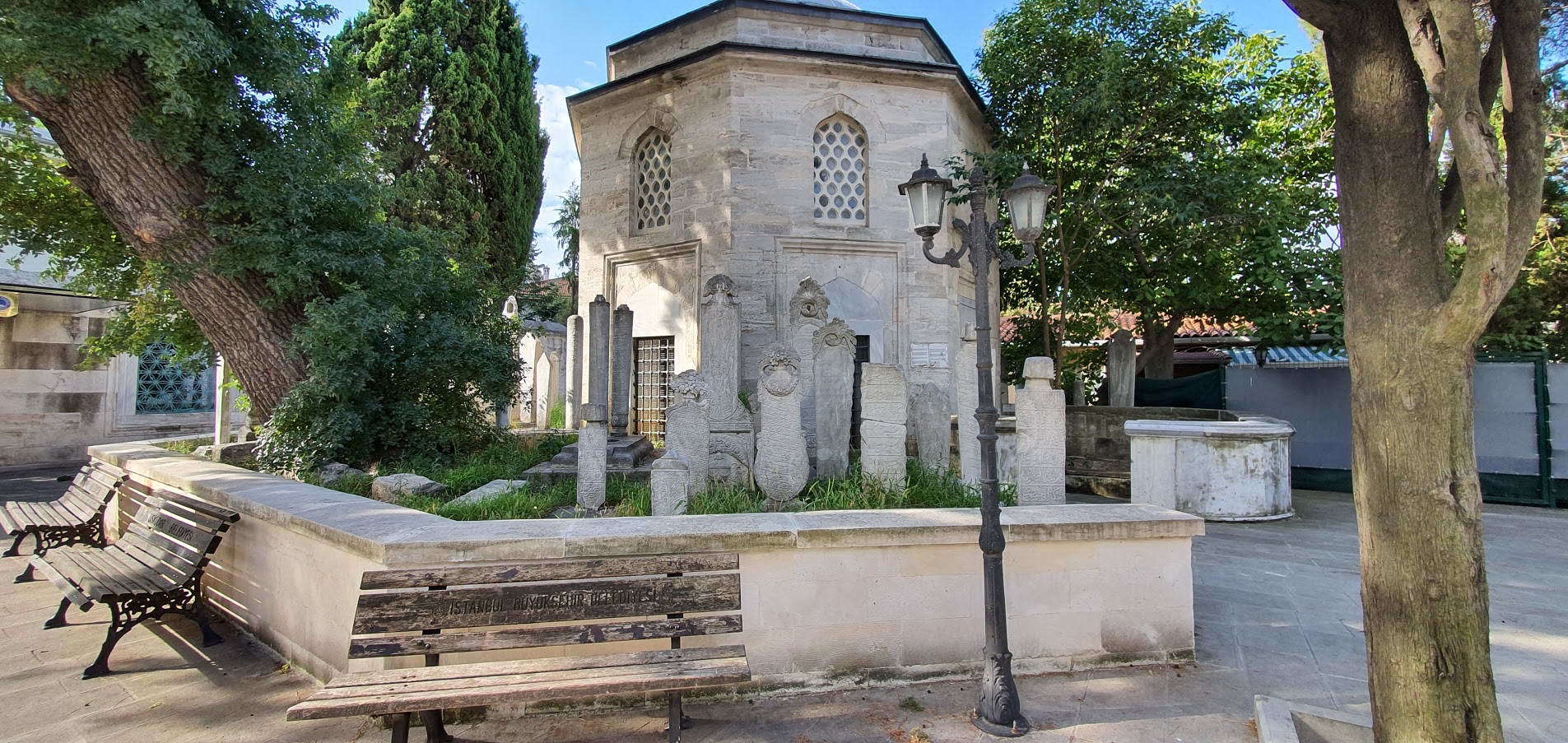 Hacı Ahmet Paşa türbesi (1577)